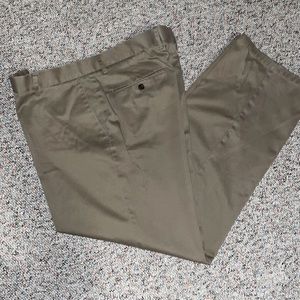 Men’s khaki Dockers Classic Fit Dress Pants 36 x 32